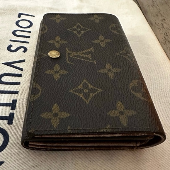 Louis Vuitton Monogram Camvas Compact Bifold Wallet - Picture 3 of 12